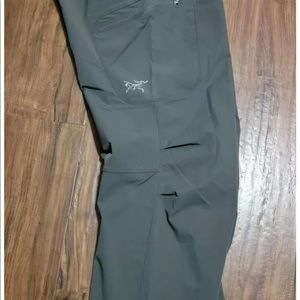 Mens Gamma AR Softshell Pants. Mens Medium (33’ adjustable) and leg openings